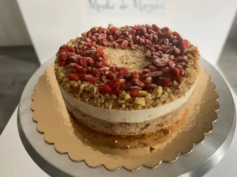 Tort Carrot Cake cu nuci si scortisoara Mireille de Margaux Cluj