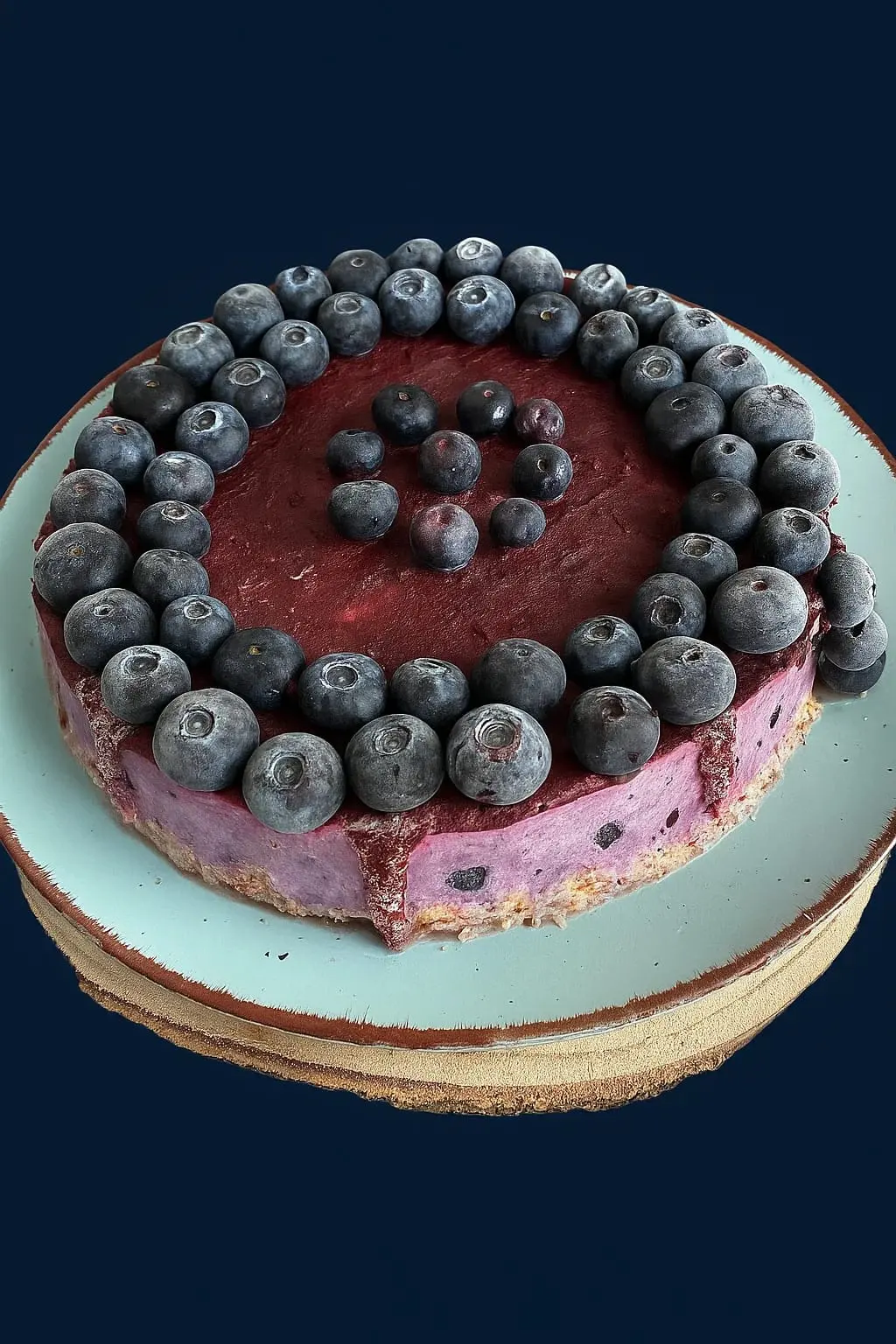 Tort Raw Vegan cu Afine și Fructe de Pădure – Gust Delicat, De Post, Natural