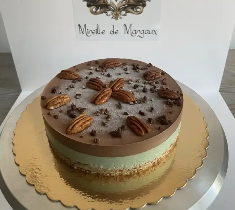 Tort raw vegan cu menta si ciocolata Mireille de Margaux Cluj