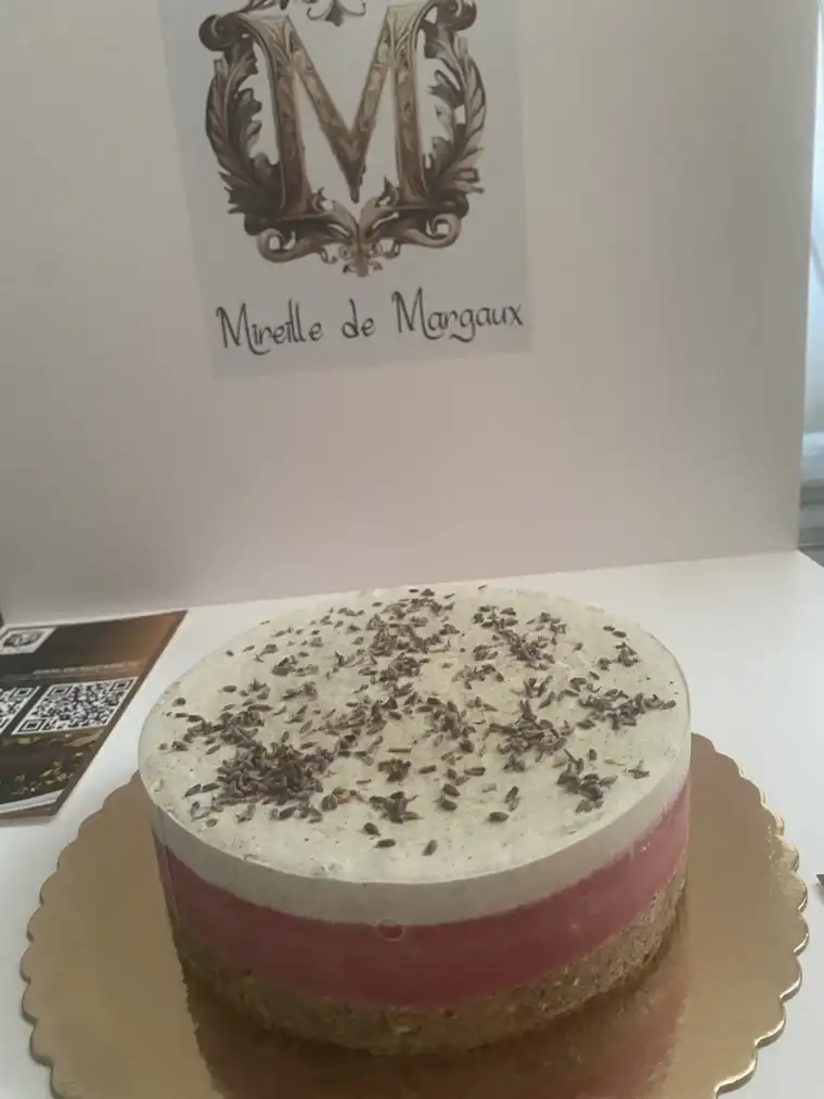 Tort raw vegan cu zmeura si lavanda Mireille de Margaux Cluj